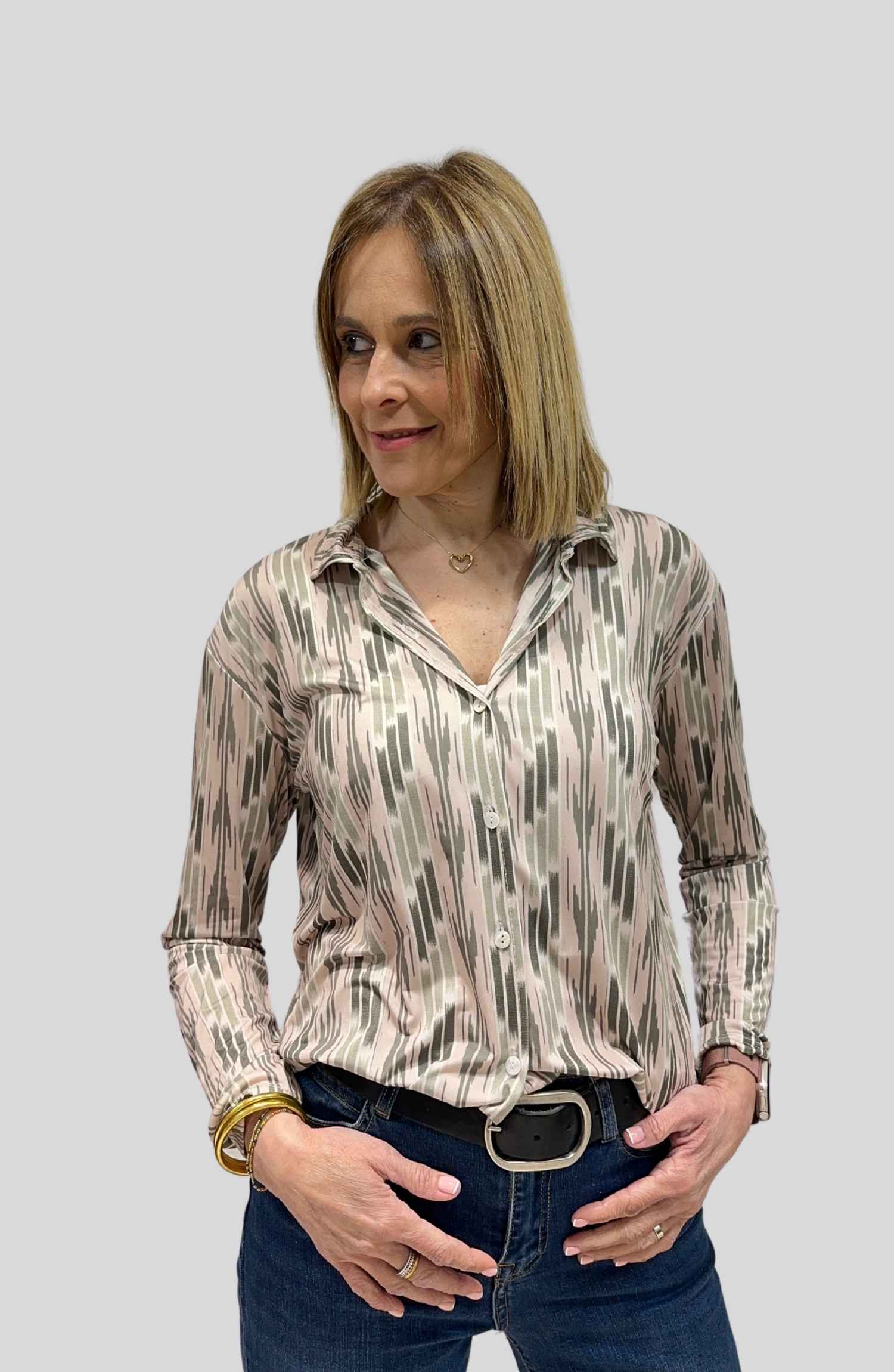 Imagen de Camisa Estampada en Kaki en Ananda Boutique